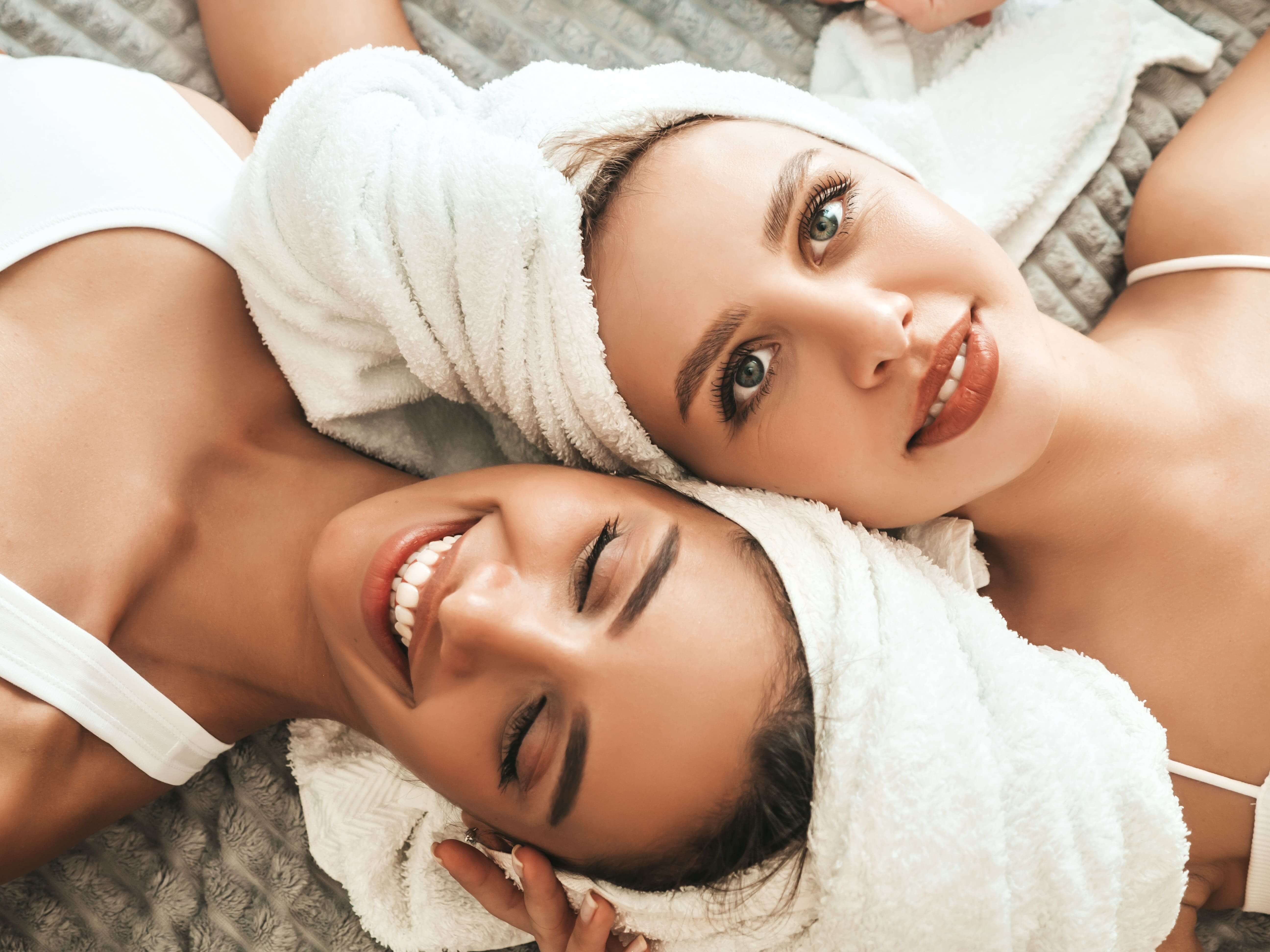 Партнерские программы интернет-магазинов косметики two young beautiful smiling women white bathrobes towels head min - Партнерские программы интернет-магазинов косметики