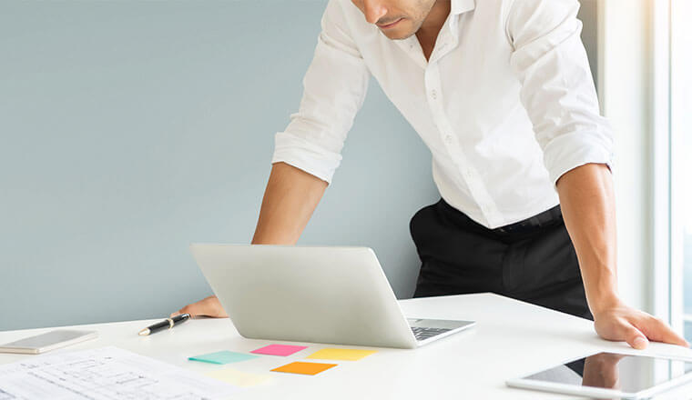 Cómo hacer dinero con el marketing de afiliados en 2022 planning at laptop 760 - Cómo hacer dinero con el marketing de afiliados en 2022